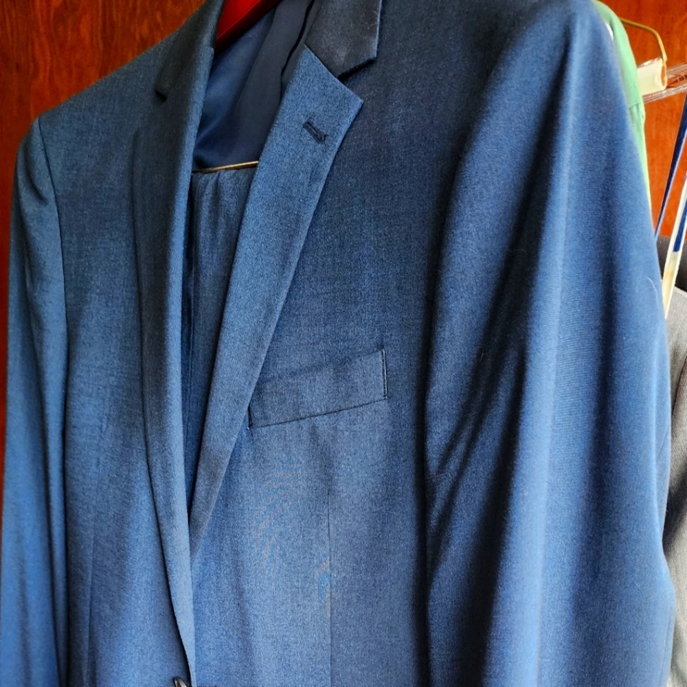 3 SUITS 33 waist Kenneth Cole Reaction suits (BLACK, NAVY, GRAY) 2 FREE shirts